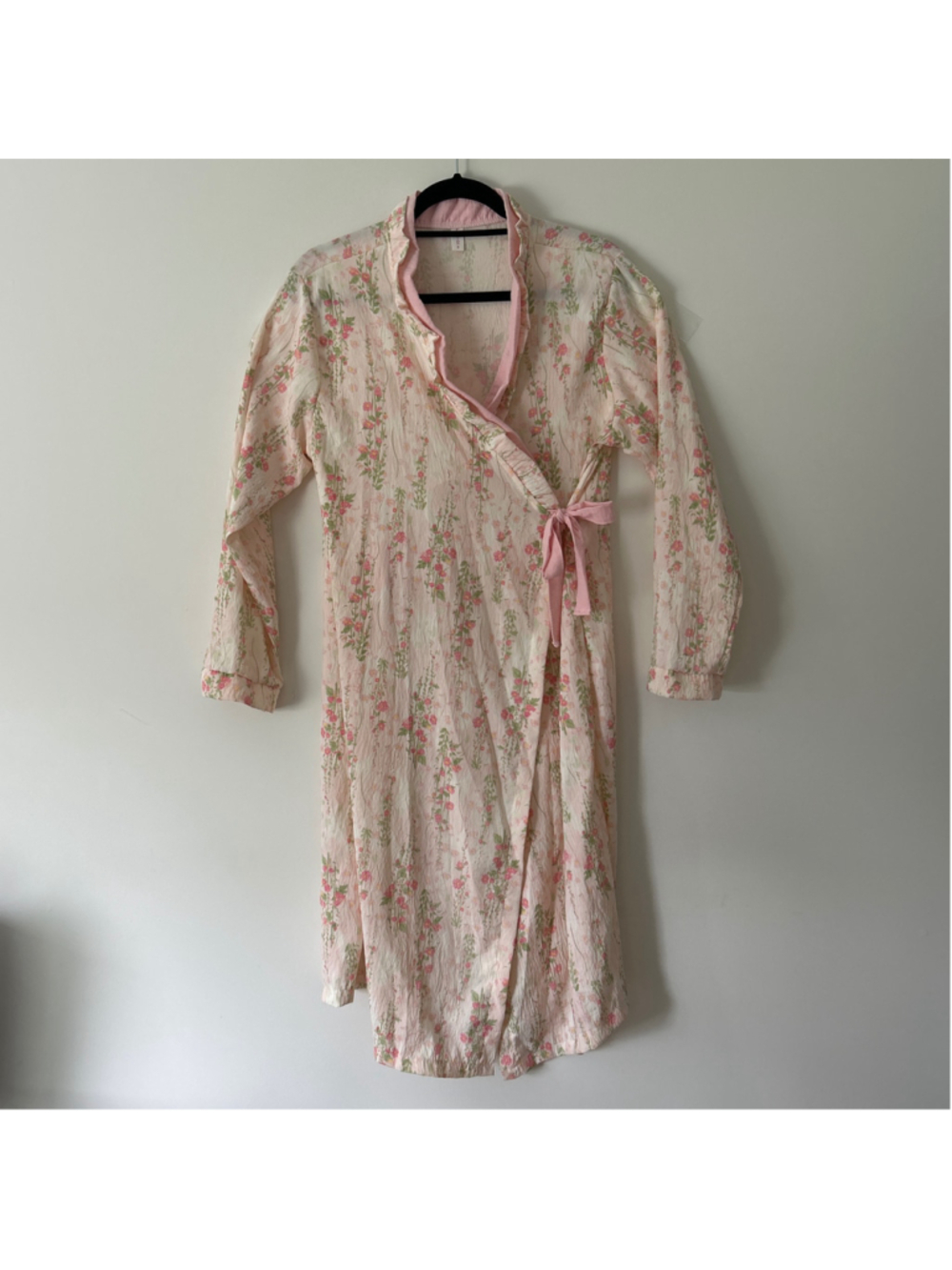 Women's Unbranded Floral Wrap Robe Size M Beige and Pink